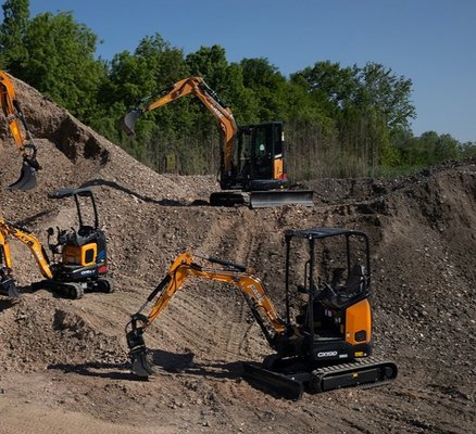 ITT CM93- Case lanza la serie D de miniexcavadoras