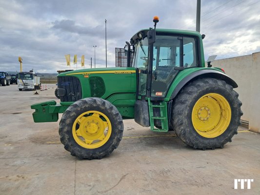 Tracteur agricole John Deere 6520 - 1