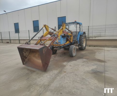 Tracteur agricole EBRO KUBOTA 8110 - 1