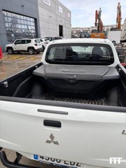 Voiture Mitsubishi L200 - 9