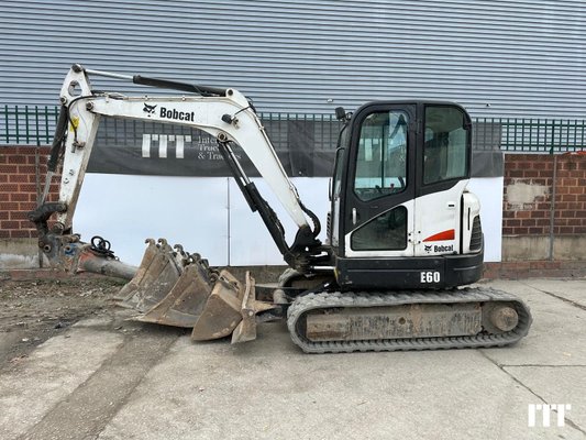 Pelle sur chenilles Bobcat E60 - 1