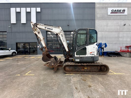 Pelle sur chenilles Bobcat E60 - 1
