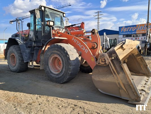 Chargeuse sur pneus Hitachi ZW220 - 1