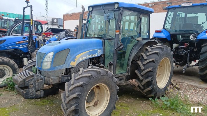 Tracteur agricole New Holland T4050 - 1