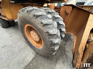 Pelle sur pneus Case  WX 210 - 7