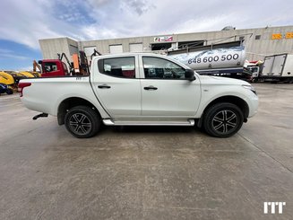 Voiture Mitsubishi L200 - 4
