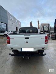 Voiture Mitsubishi L200 - 2