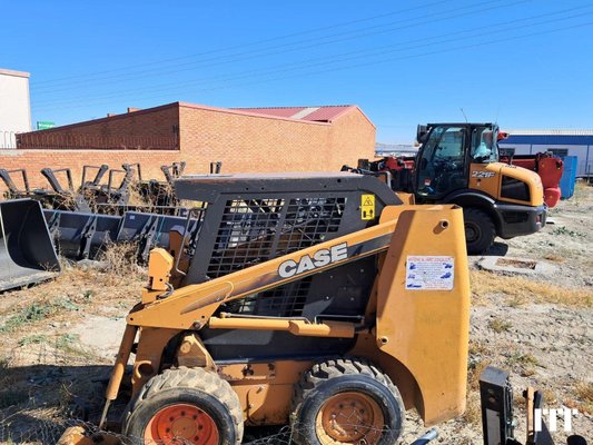 Mini chargeuse Case 410 - 1