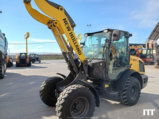 Chargeuse sur pneus New Holland W 50 C - 1