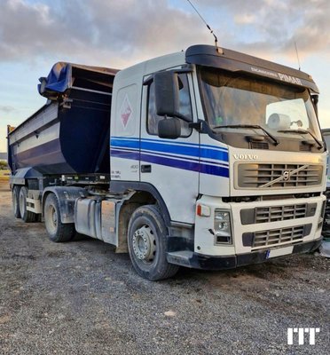Camion Volvo 4x2 - 1