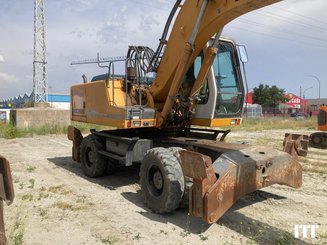 Pelle sur pneus Liebherr A914 - 2