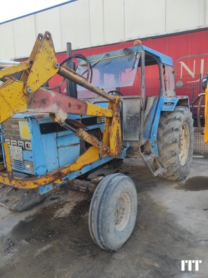 Tracteur agricole EBRO KUBOTA 8110 - 1