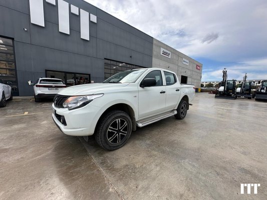 Voiture Mitsubishi L200 - 1